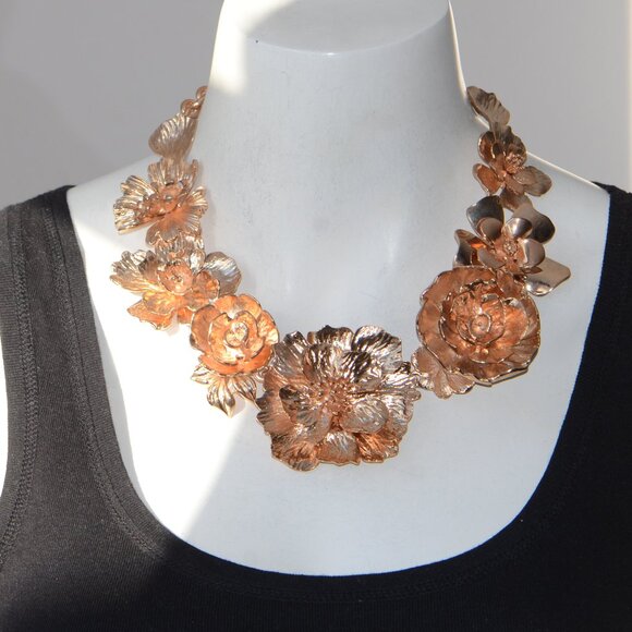 Oscar de la Renta Rose-gold Blooming Bold Flower Collar Necklace - Picture 2 of 11